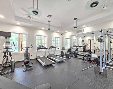 2320 Gracy Farms Ln - Photo Thumbnail 22