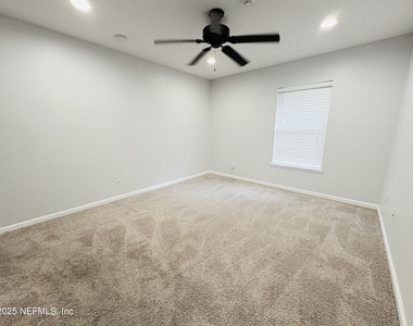 5950 Round Table Road - Photo Thumbnail 9