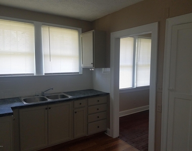 205 E 44th Street - Photo Thumbnail 4