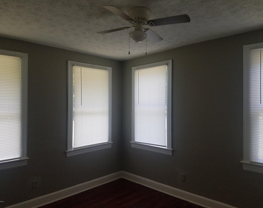 205 E 44th Street - Photo Thumbnail 13