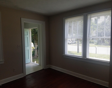 205 E 44th Street - Photo Thumbnail 11