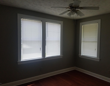 205 E 44th Street - Photo Thumbnail 12