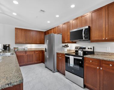 955 Registry Boulevard - Photo Thumbnail 14
