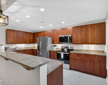 955 Registry Boulevard - Photo Thumbnail 17