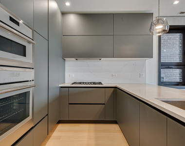 1522 W Chicago Avenue - Photo Thumbnail 4