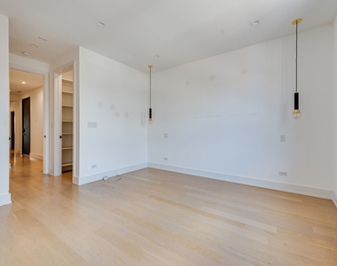 1522 W Chicago Avenue - Photo Thumbnail 11