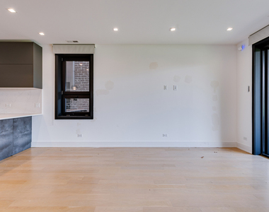 1522 W Chicago Avenue - Photo Thumbnail 9