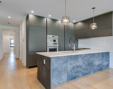 1522 W Chicago Avenue - Photo Thumbnail 2