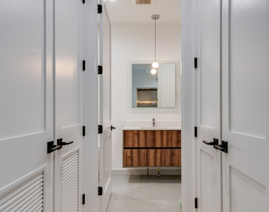 1522 W Chicago Avenue - Photo Thumbnail 21