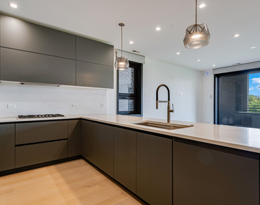 1522 W Chicago Avenue - Photo Thumbnail 3