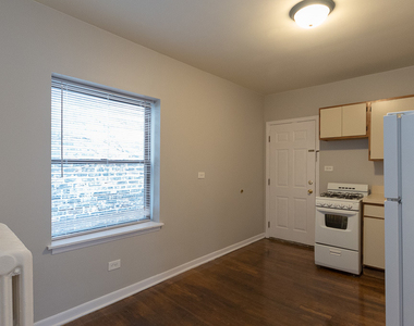 5748 N Winthrop Avenue - Photo Thumbnail 5