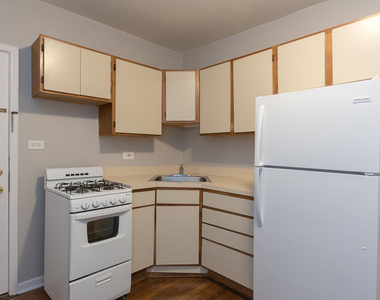 5748 N Winthrop Avenue - Photo Thumbnail 3