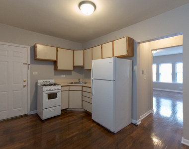 5748 N Winthrop Avenue - Photo Thumbnail 6