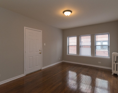5748 N Winthrop Avenue - Photo Thumbnail 7