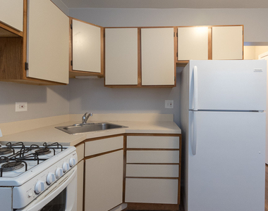 5748 N Winthrop Avenue - Photo Thumbnail 2
