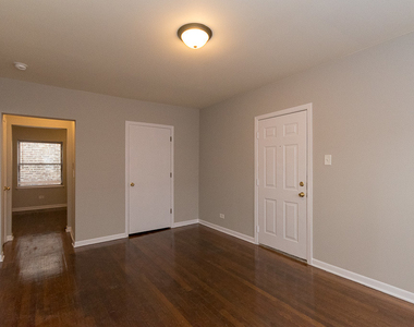 5748 N Winthrop Avenue - Photo Thumbnail 13