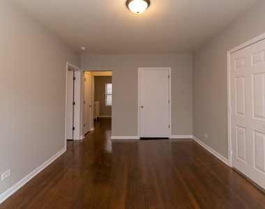 5748 N Winthrop Avenue - Photo Thumbnail 12