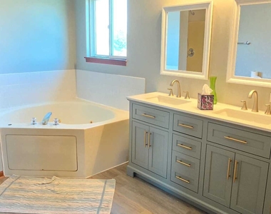 2416 Boxwood Lane - Photo Thumbnail 18