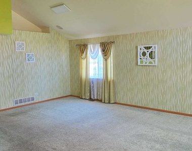 2416 Boxwood Lane - Photo Thumbnail 4