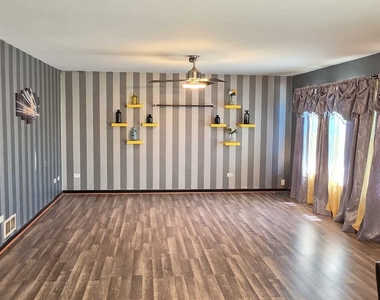 2416 Boxwood Lane - Photo Thumbnail 10