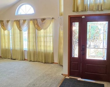 2416 Boxwood Lane - Photo Thumbnail 5