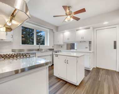 120 E 8th Street - Photo Thumbnail 8