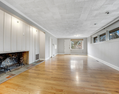 120 E 8th Street - Photo Thumbnail 3
