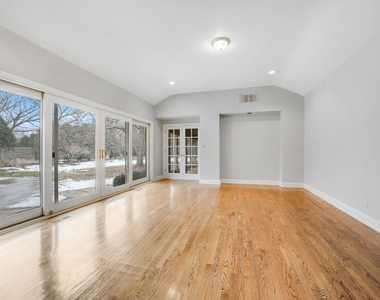 120 E 8th Street - Photo Thumbnail 10