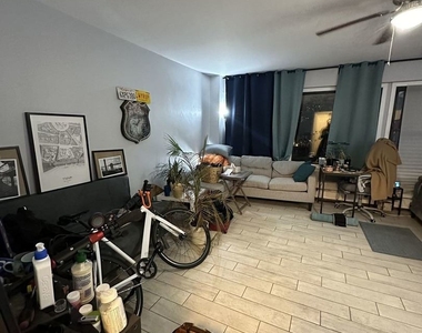4880 N Marine Drive - Photo Thumbnail 4