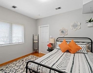 1450 W Webster Avenue - Photo Thumbnail 9