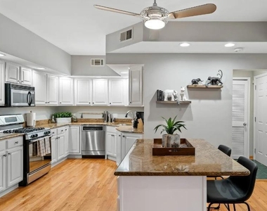 1450 W Webster Avenue - Photo Thumbnail 5