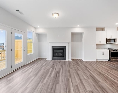 737 Payton Lane - Photo Thumbnail 6