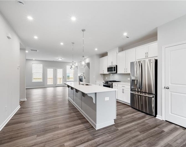 737 Payton Lane - Photo Thumbnail 4
