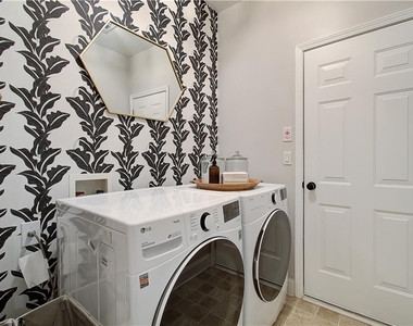 3822 Carriage House Drive - Photo Thumbnail 13
