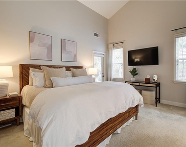 3822 Carriage House Drive - Photo Thumbnail 19