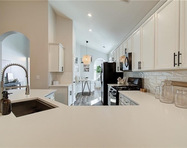 3822 Carriage House Drive - Photo Thumbnail 5