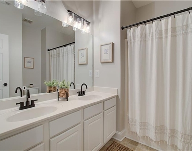 3822 Carriage House Drive - Photo Thumbnail 14