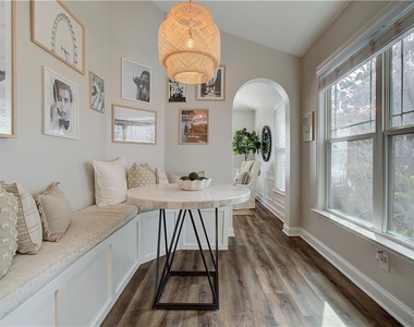 3822 Carriage House Drive - Photo Thumbnail 9