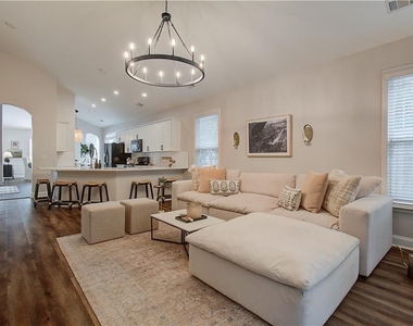 3822 Carriage House Drive - Photo Thumbnail 11