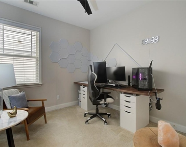 3822 Carriage House Drive - Photo Thumbnail 16
