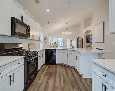 3822 Carriage House Drive - Photo Thumbnail 7