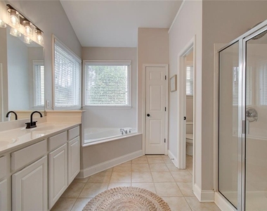 3822 Carriage House Drive - Photo Thumbnail 21
