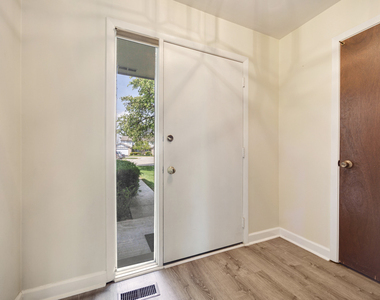 1525 Columbia Court - Photo Thumbnail 8