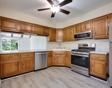 1525 Columbia Court - Photo Thumbnail 6
