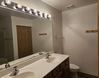 1473 Cambria Drive - Photo Thumbnail 8