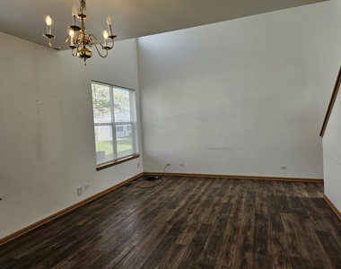1473 Cambria Drive - Photo Thumbnail 2