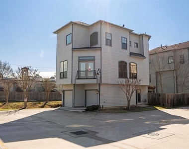 835 Garden Oaks Trace - Photo Thumbnail 1