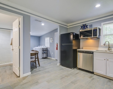 541 Circle Drive - Photo Thumbnail 10