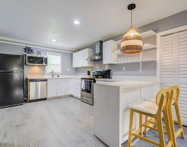 541 Circle Drive - Photo Thumbnail 8