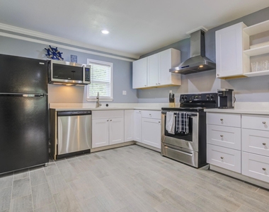 541 Circle Drive - Photo Thumbnail 9